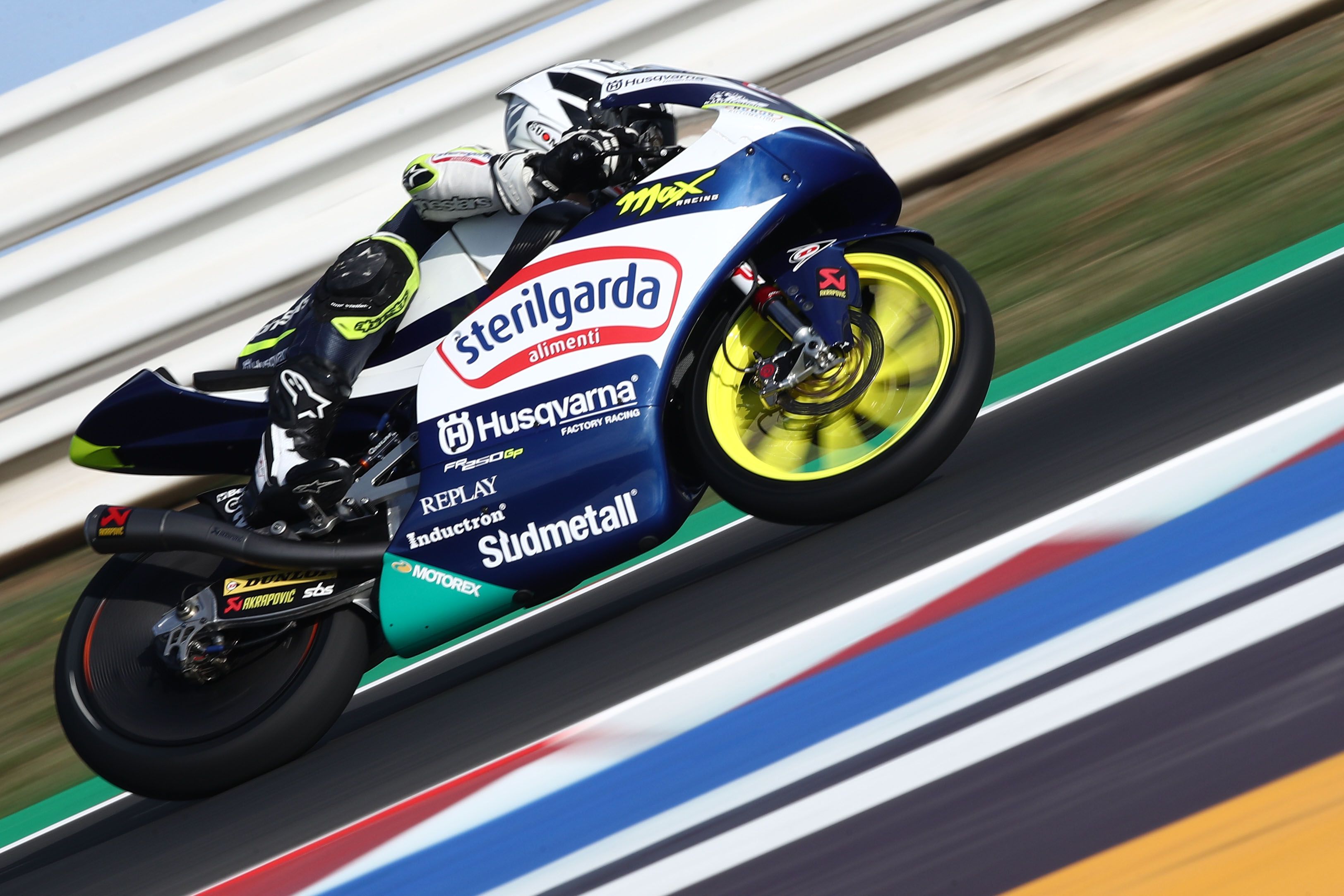 Romano Fenati lidera el festival italiano de Moto3 en Misano