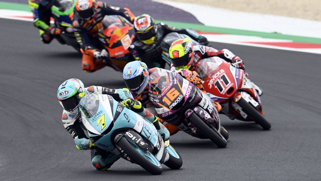 Pleno italiano en Moto3 en la carrera más difícil de Pedro Acosta