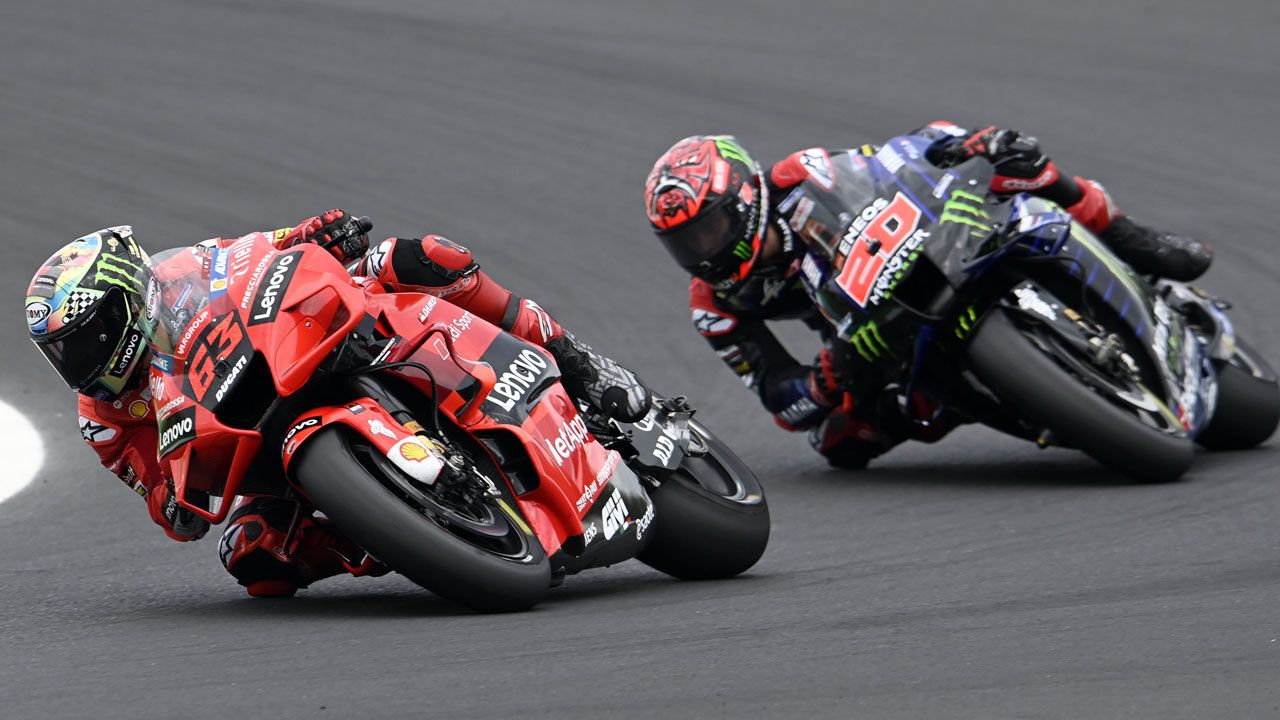 Pecco Bagnaia tiñe de rojo Misano y frena a Fabio Quartararo