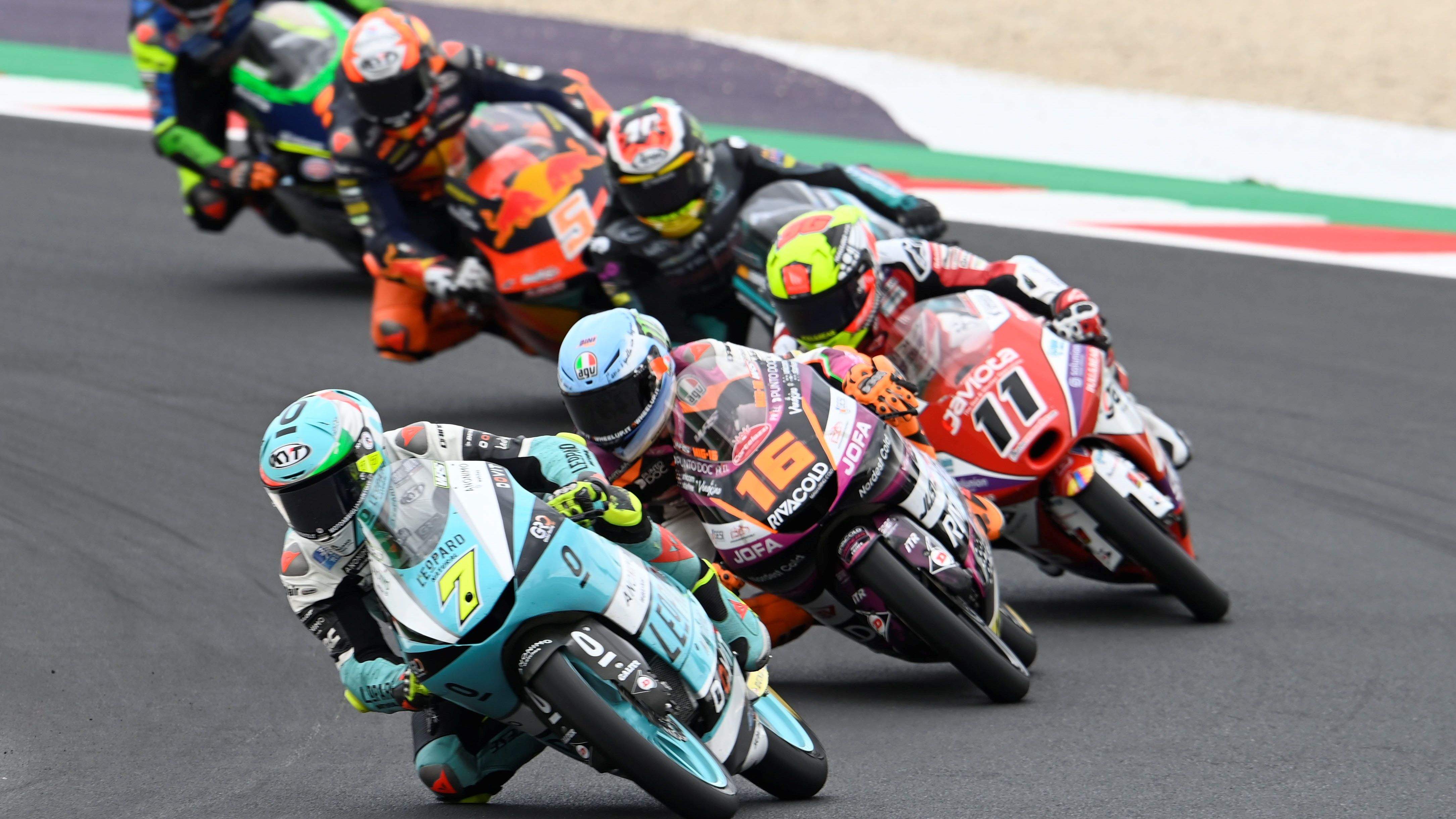 Dennis Foggia comanda ante Andrea Migno y Sergio García