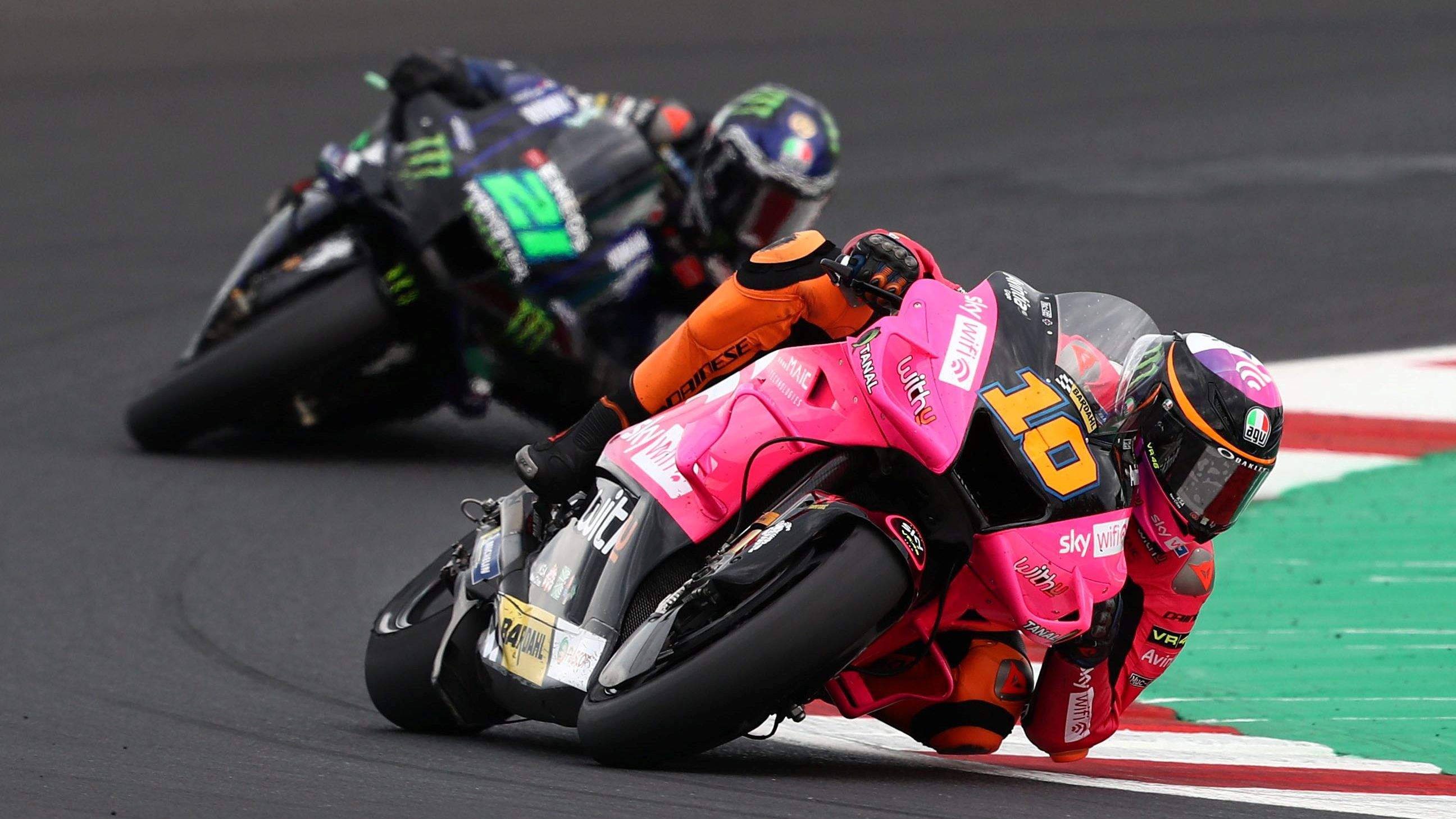 Luca Marini seguido por Franco Morbidelli