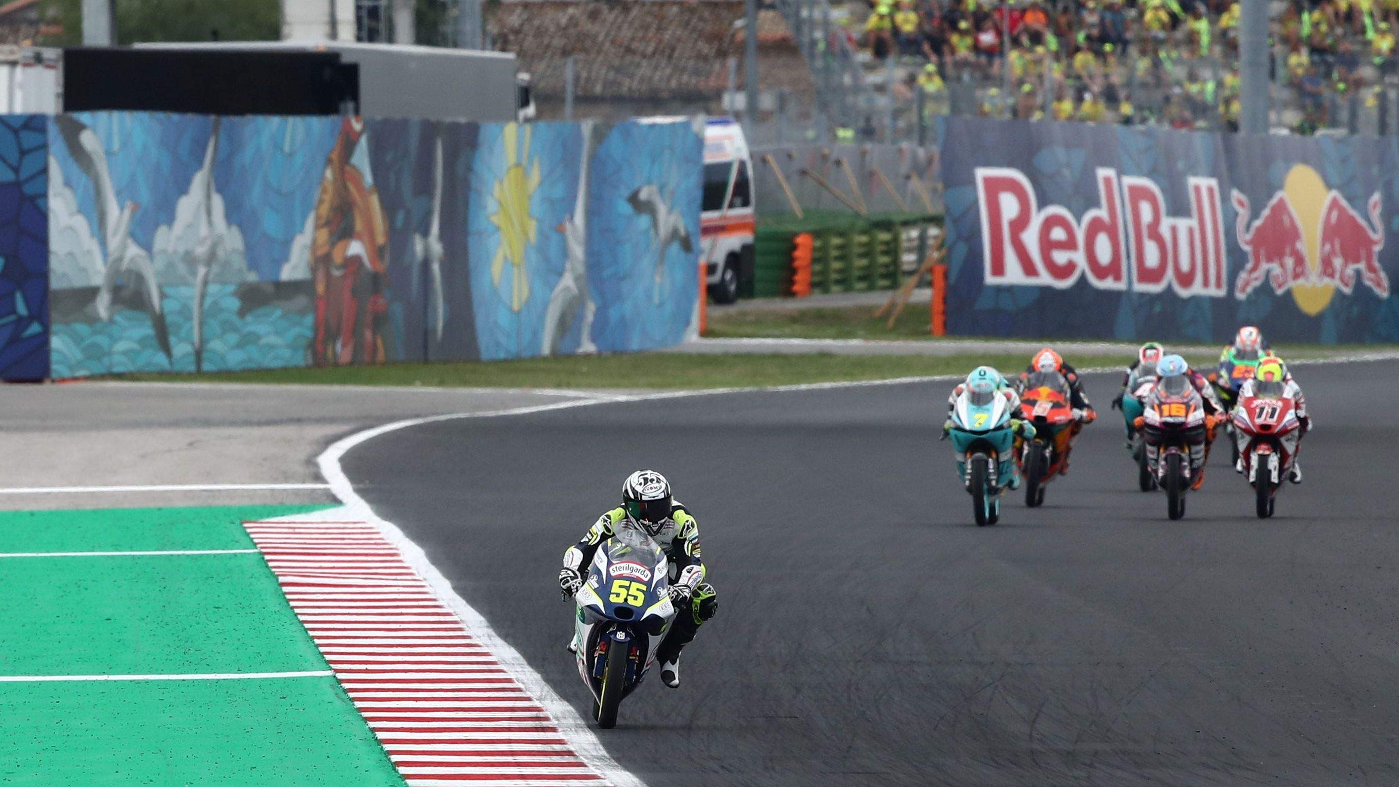 Romano Fenati se escapa en solitario