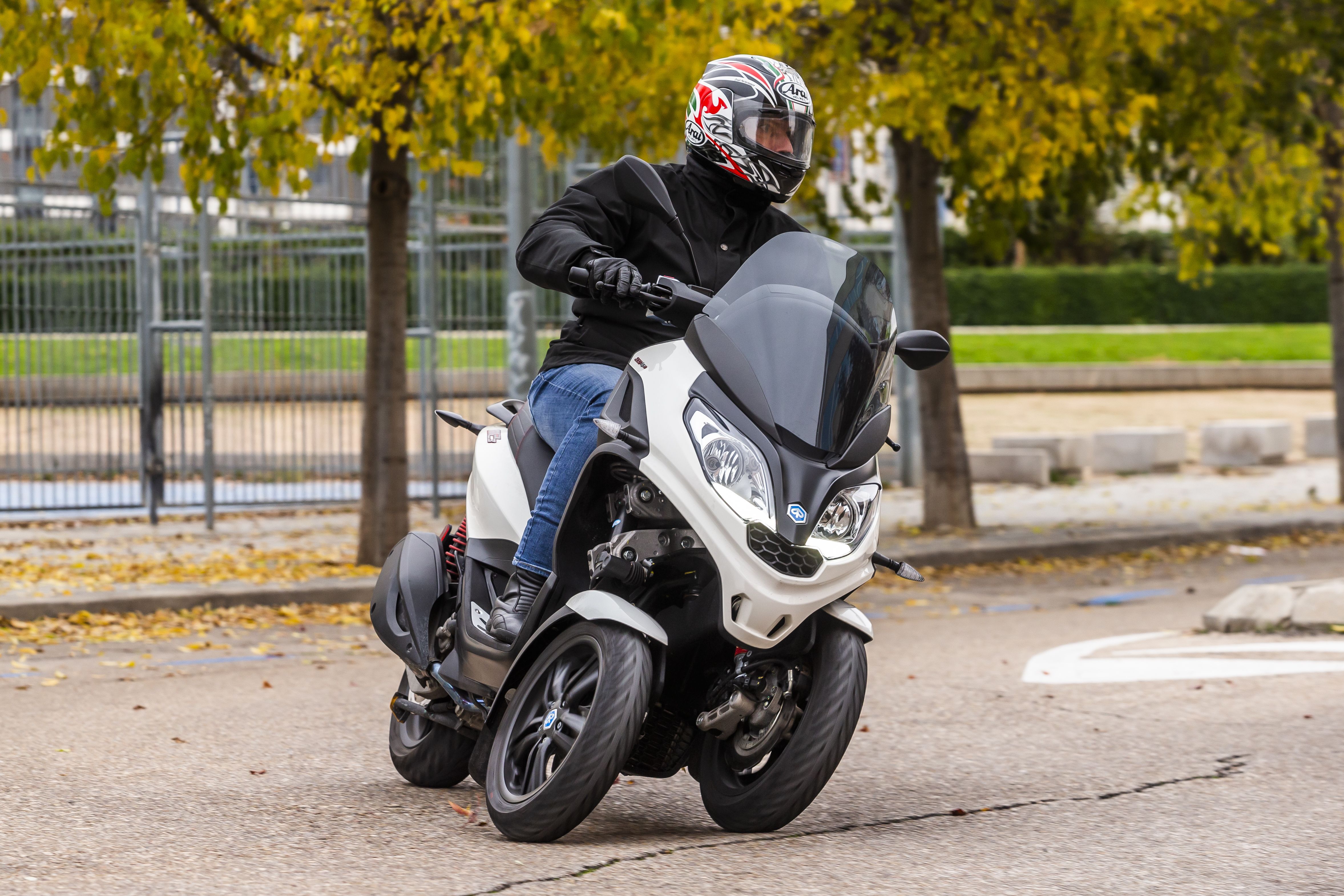 Piaggio gana un pleito a Peugeot por uso ilegal de patente.