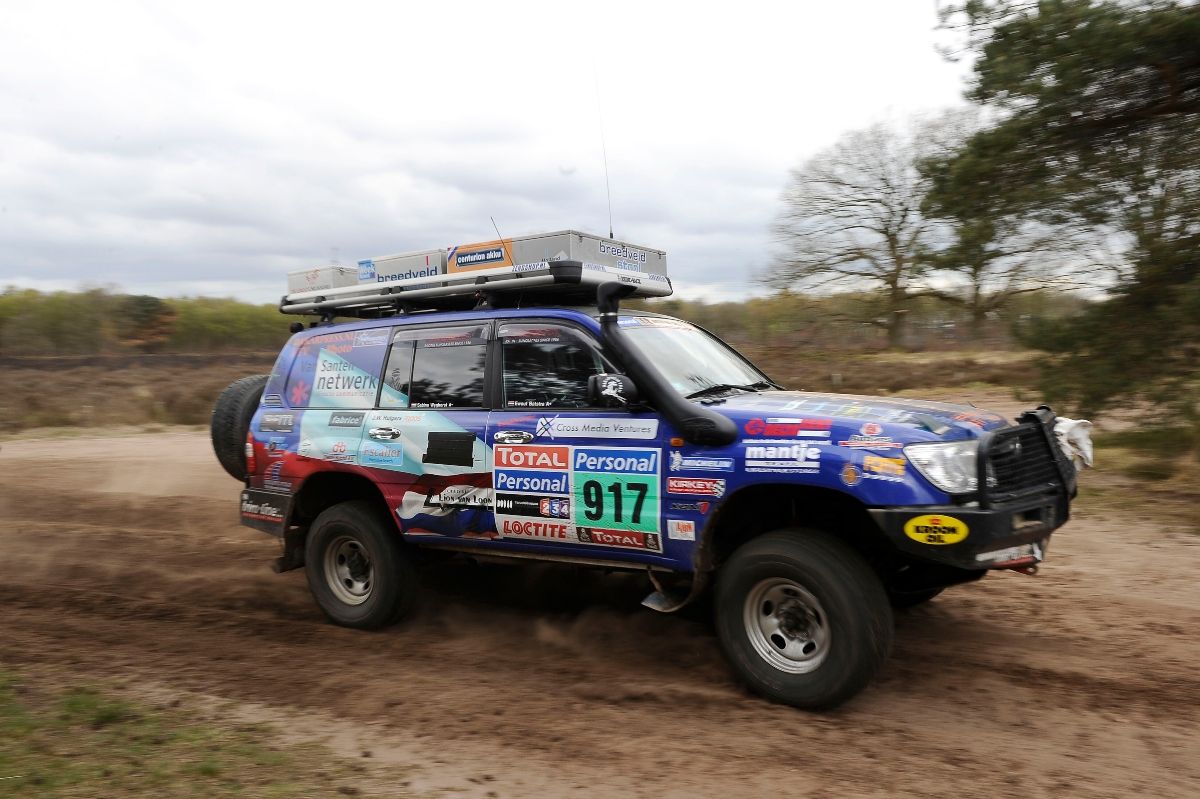 Uno de los coches participantes en una de las ediciones del Rally Dakar. Fuente: GoldandGoose