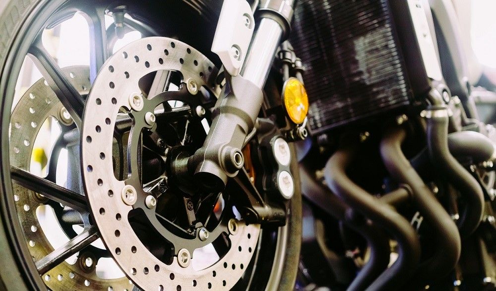 Pinza de freno de la moto. Fuente: iStock/Vichai