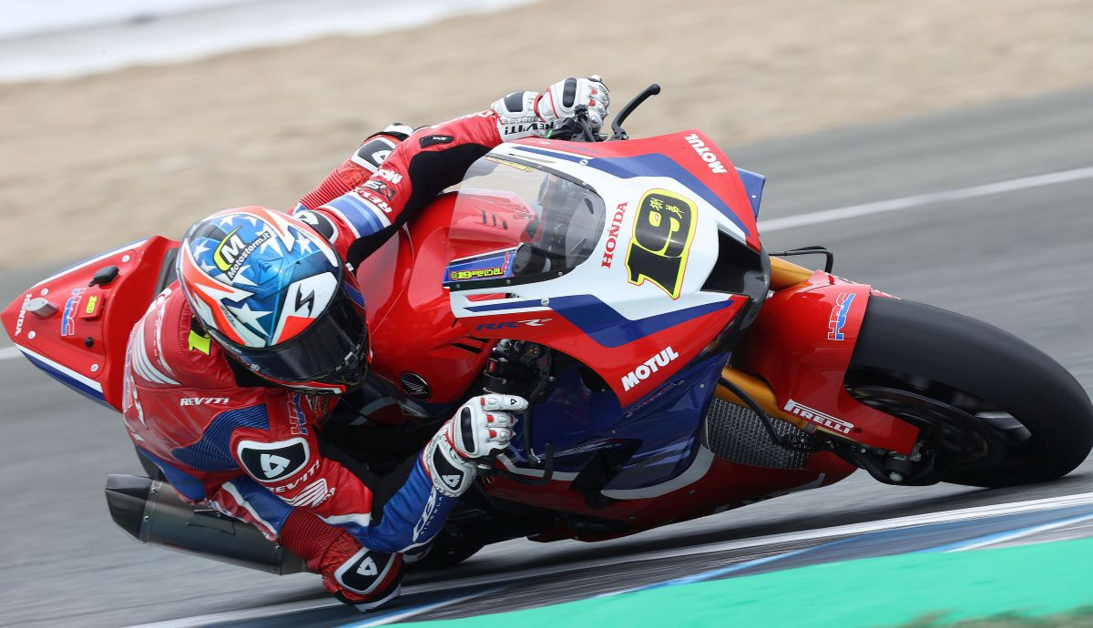 Álvaro Bautista ha conseguido subir al podio en Jerez Álvaro Bautista ha conseguido subir al podio en Jerez