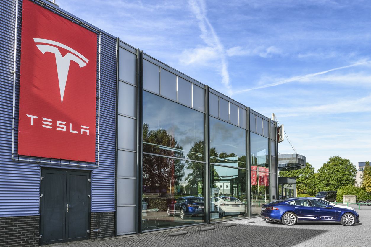 Concesionario de Tesla. Fuente: iStock/Sjo