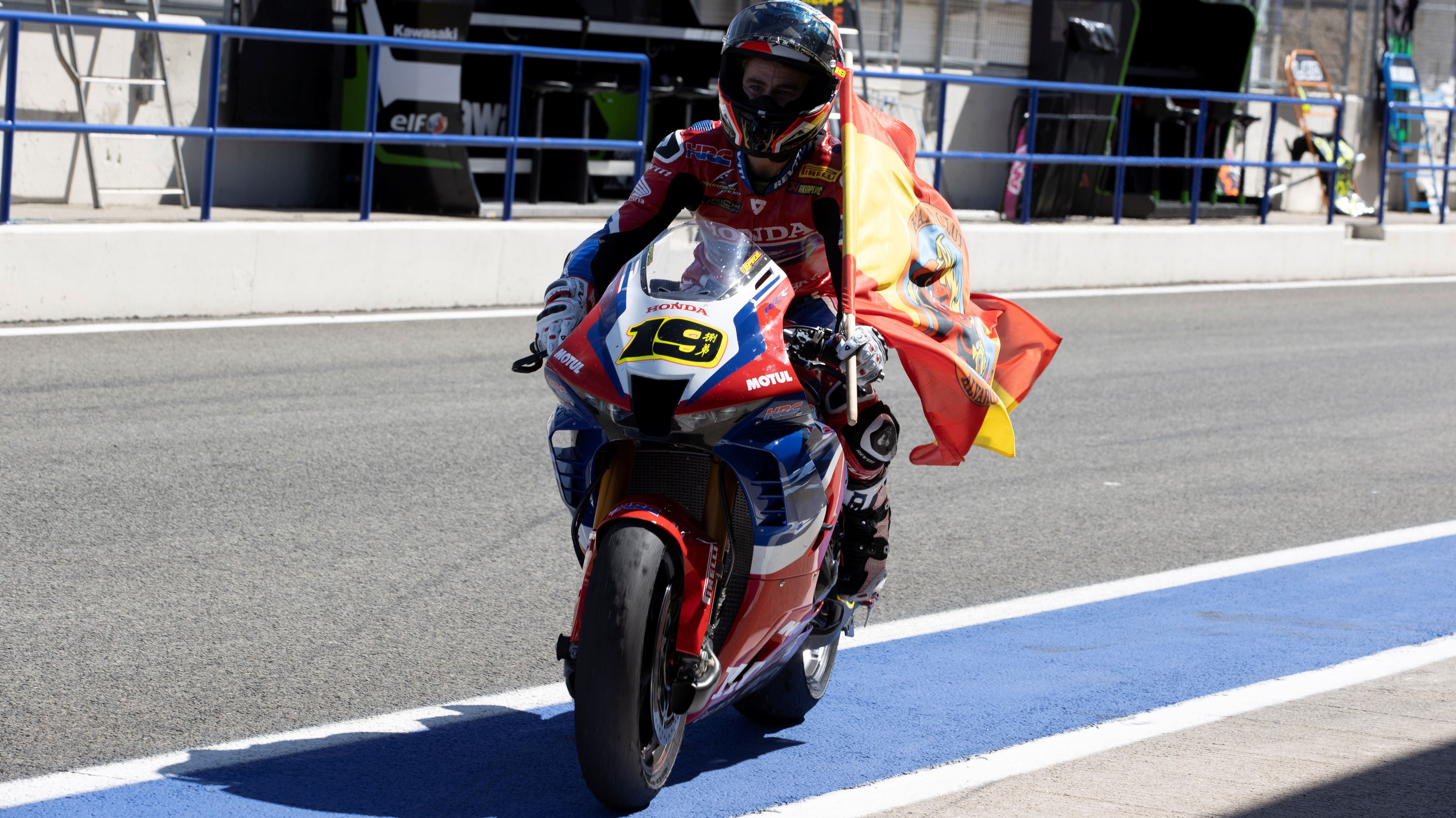 Álvaro Bautista consiguió el podio delante de su afición en Jerez