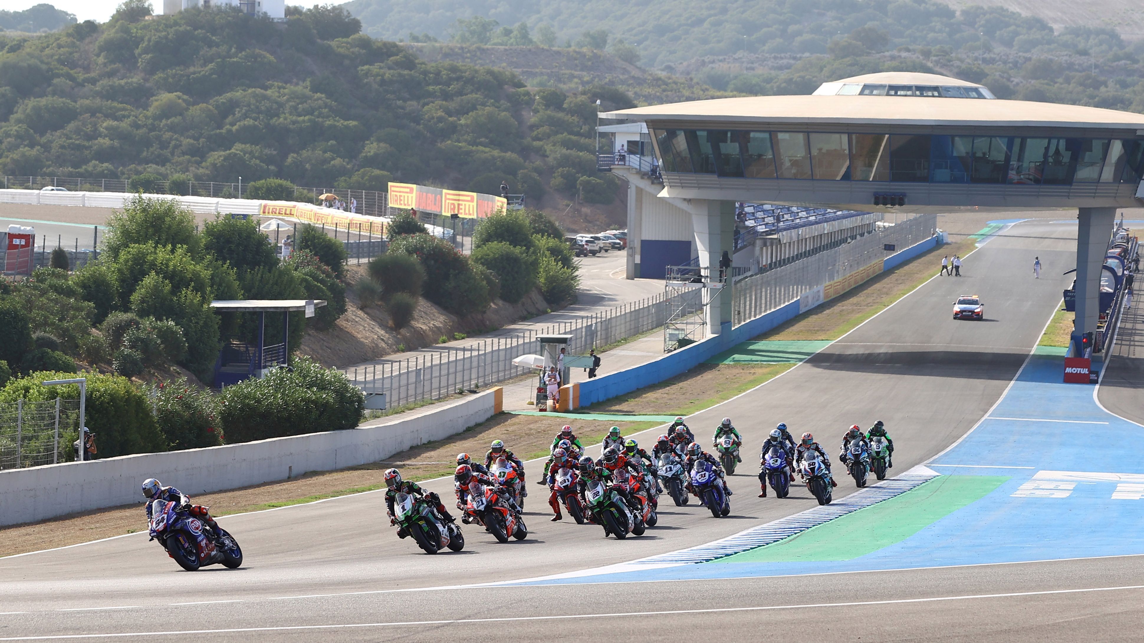 Toprak Razgatlioglu coge unos metros desde la salida en Jerez