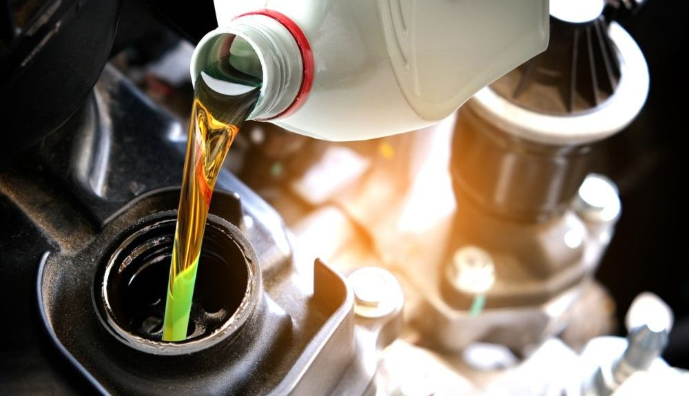 Un cambio de aceite facilita accionar el punto muerto de la moto. Fuente: iStock / Ake Ngiamsa
