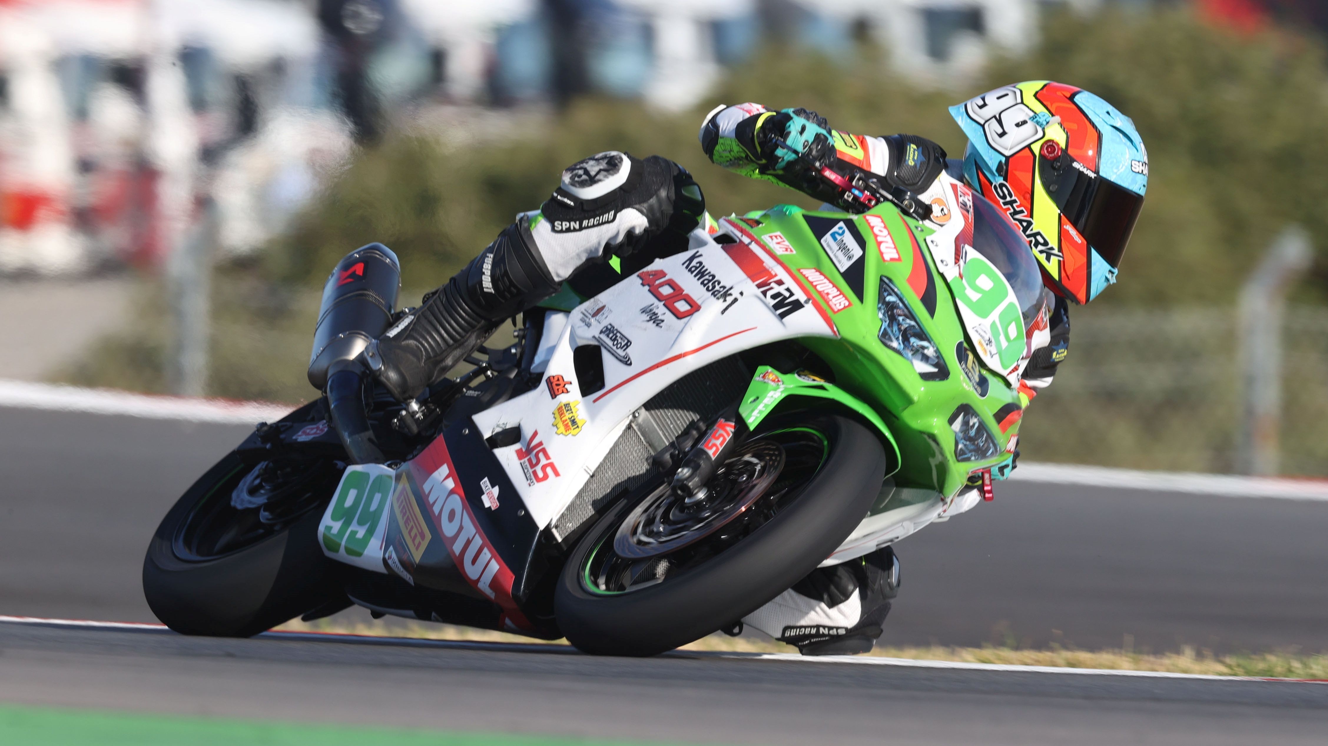 Adrián Huertas ha festejado su título ganando la carrera final en Portimao