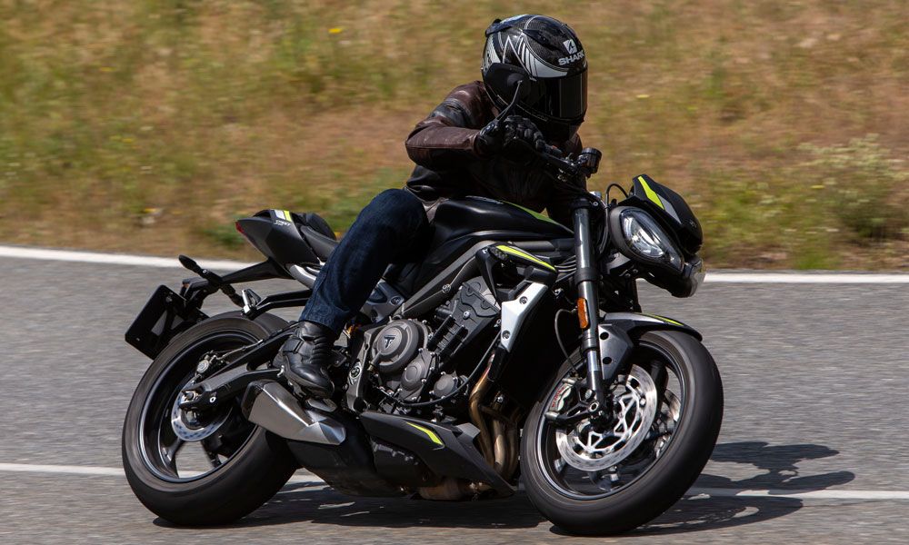 Triumph Street Riple RS: El motor de la Triumph es más pequeño, pero también más potente y amante de alto régimen