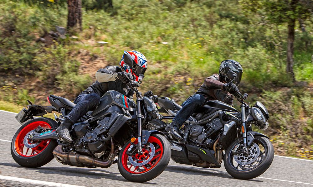 Triumph Street Triple RS vs Yamaha MT-09