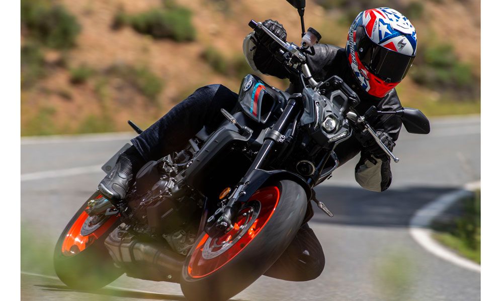 Yamaha MT-09: La Yamaha MT-09 destaca por la progresividad de su motor en medios y su tremenda agilidad