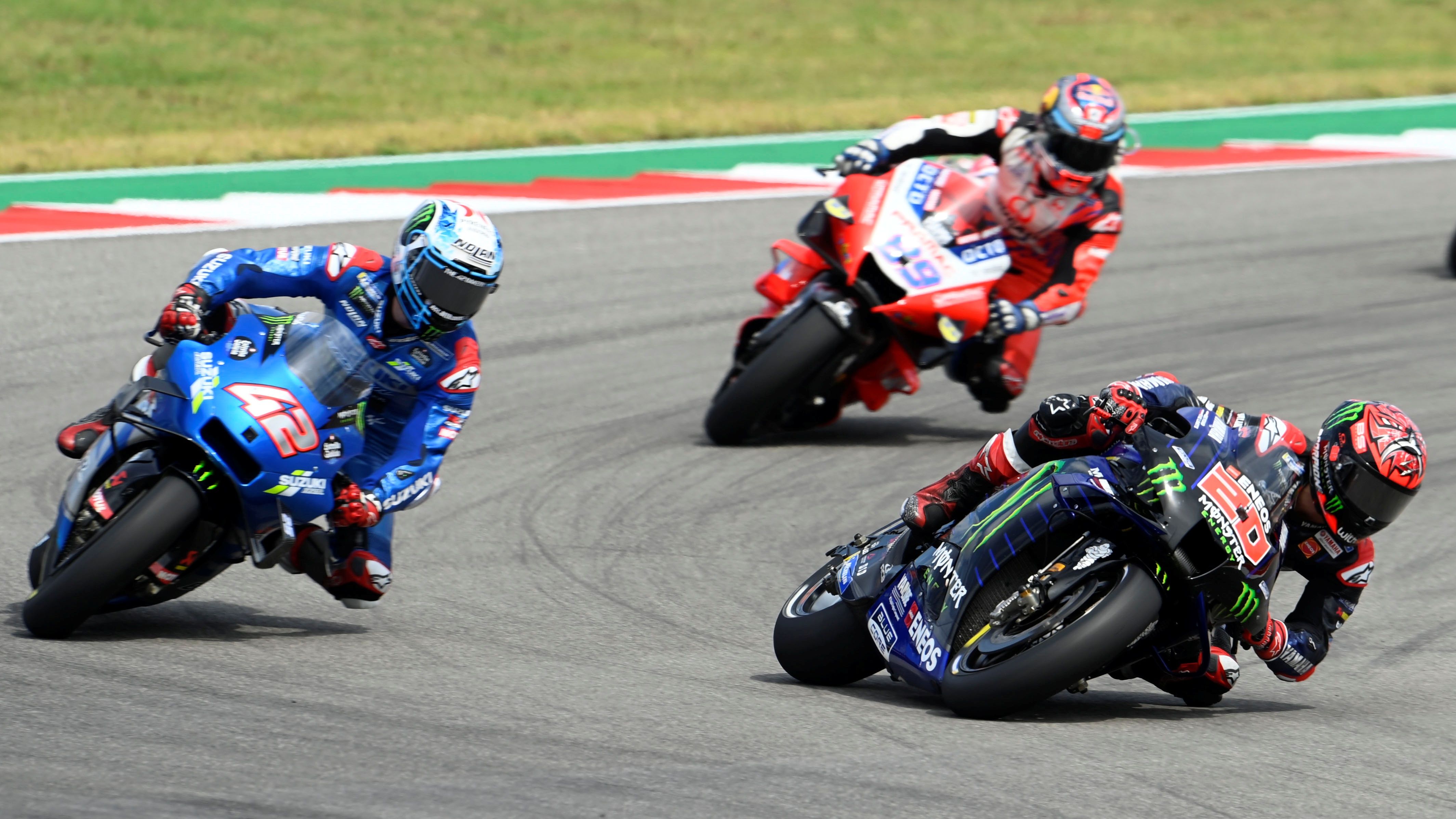 Fabio Quartararo delante de Álex Rins y Jorge Martín