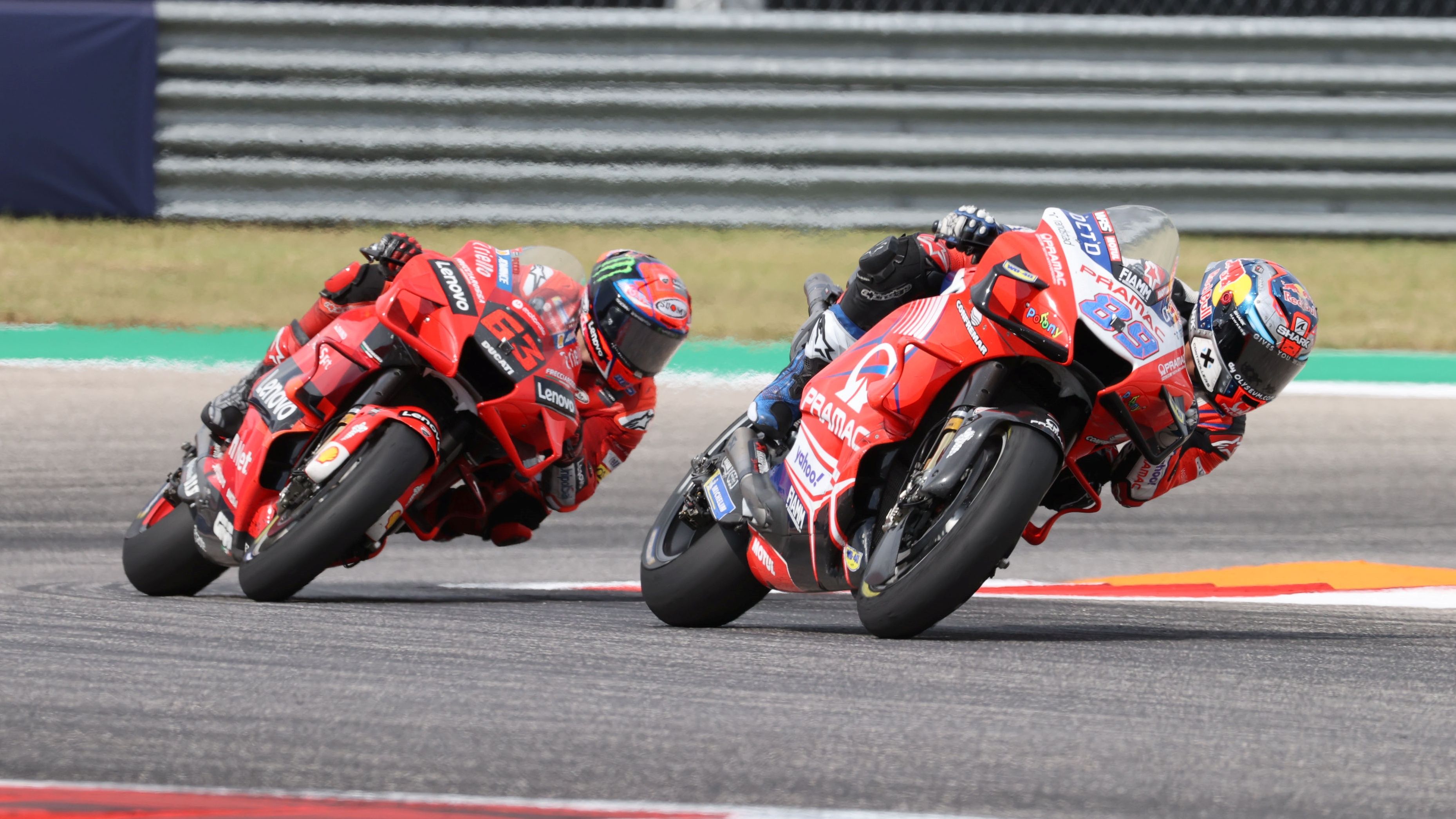 Jorge Martín trata de defender el podio ante Pecco Bagnaia