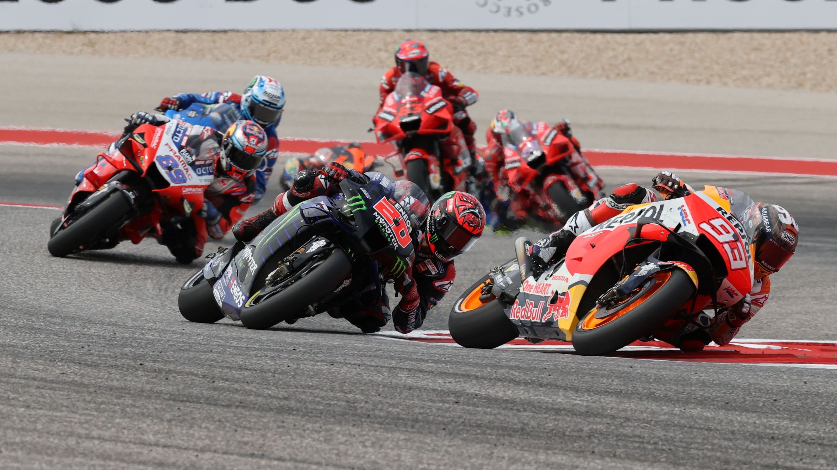 Marc Márquez seguido por Fabio Quartararo y Jorge Martín