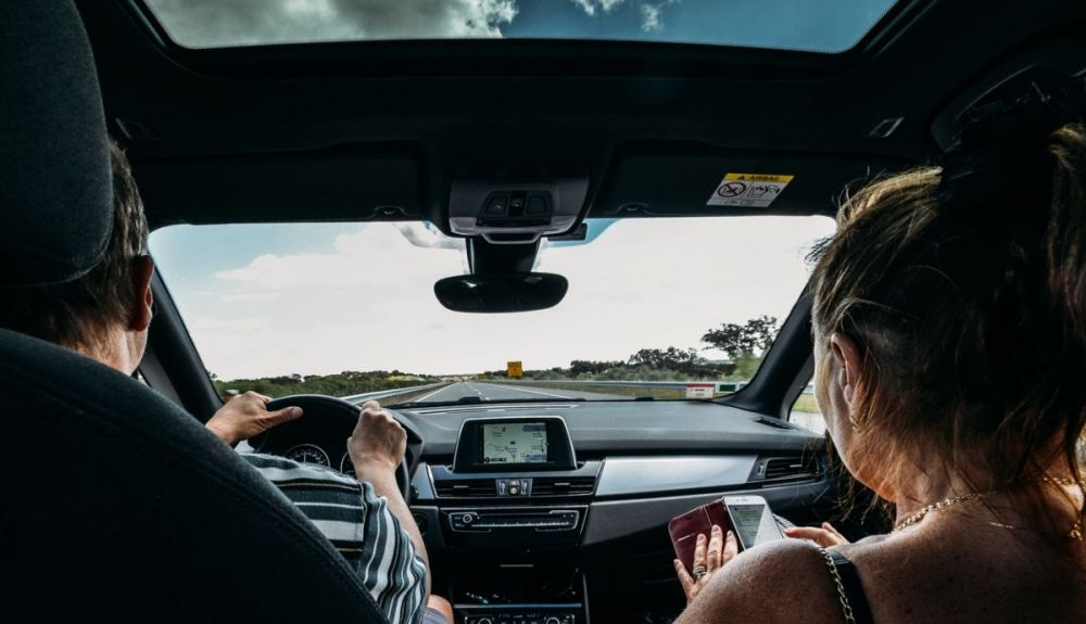Pasajeros de un coche circulando por un carril VAO especial. Fuente: iStock / BrasilNut1 Pasajeros de un coche circulando por un carril VAO especial. Fuente: iStock / BrasilNut1