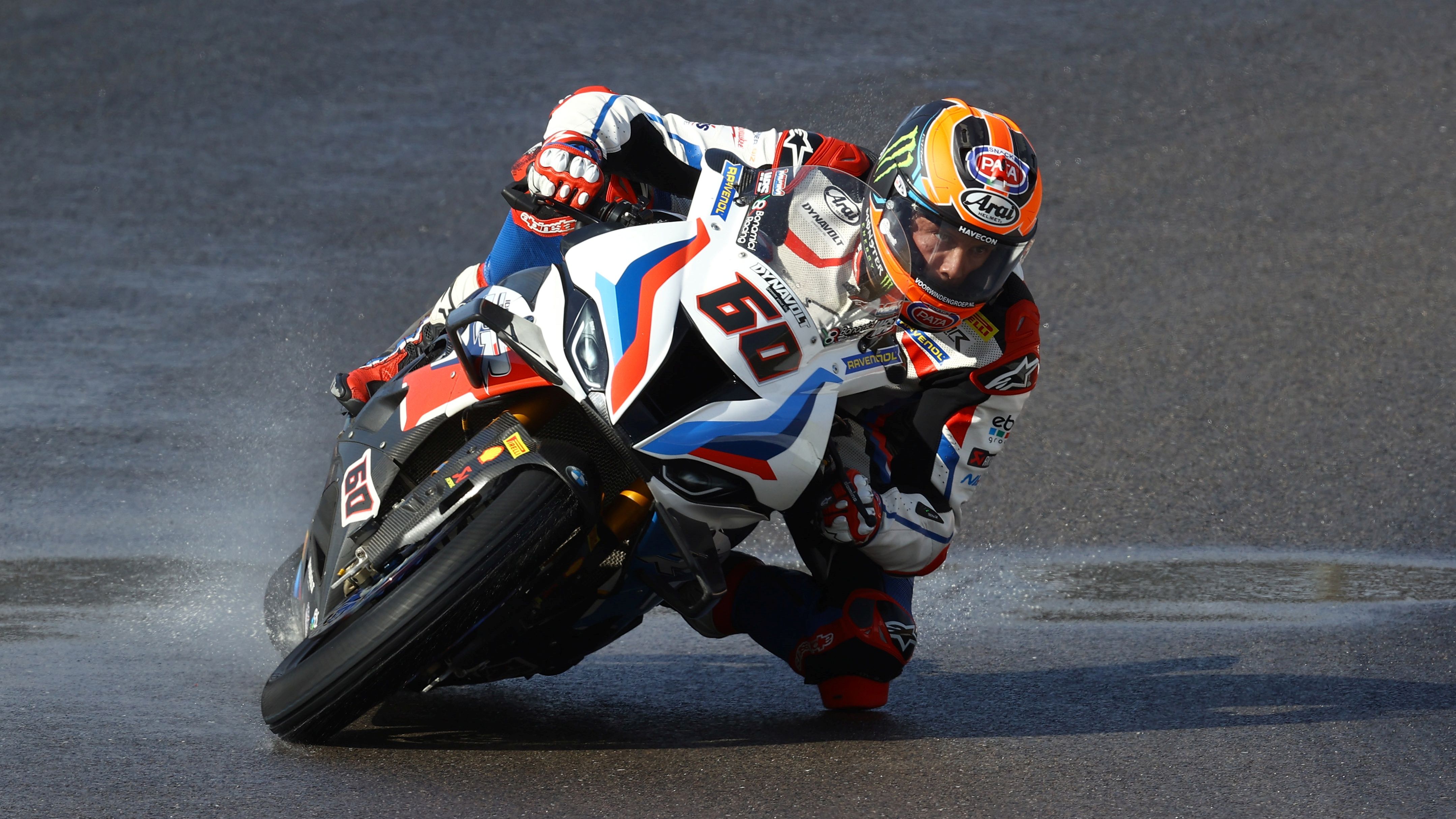 Michael van der Mark dio una exhibición en lluvia para ganar con la BMW