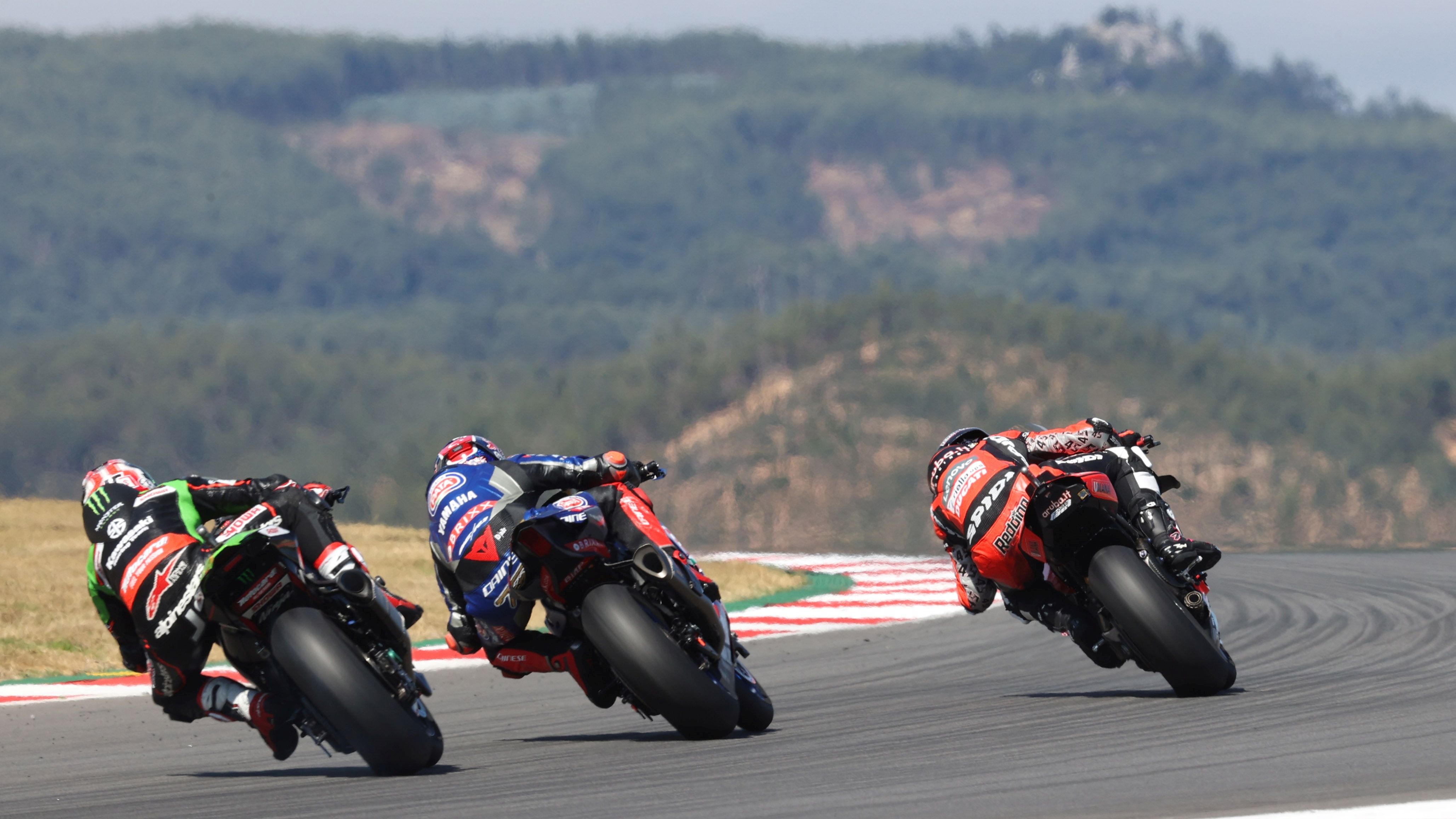 Scott Redding comanda con Toprak Razgatlioglu y Jonathan Rea detrás