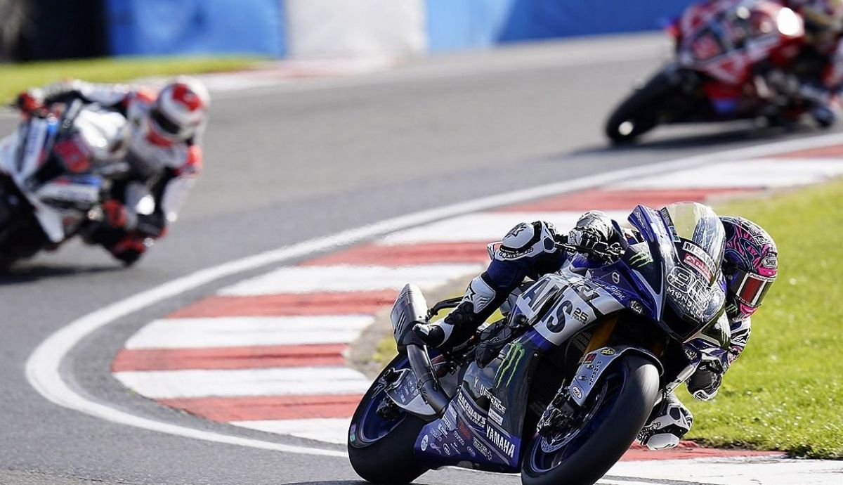 Tarran MacKenzie se llevó la victoria en la primera carrera del domingo Tarran MacKenzie se llevó la victoria en la primera carrera del domingo