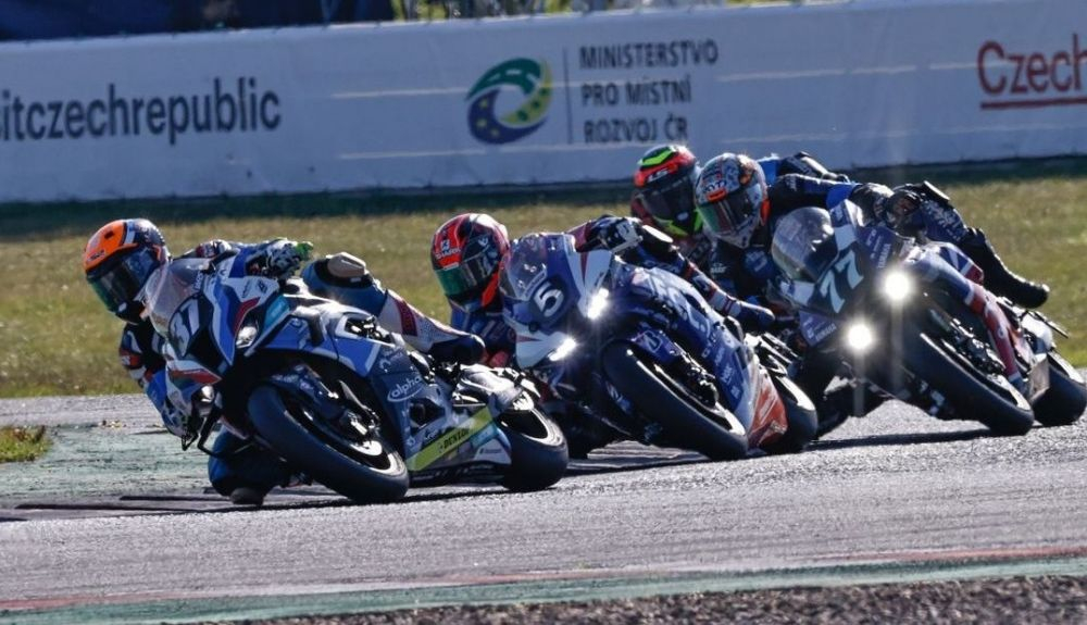 BMW lidera en las primeras vueltas ante TSR, Wojcik y SERT BMW lidera en las primeras vueltas ante TSR, Wojcik y SERT