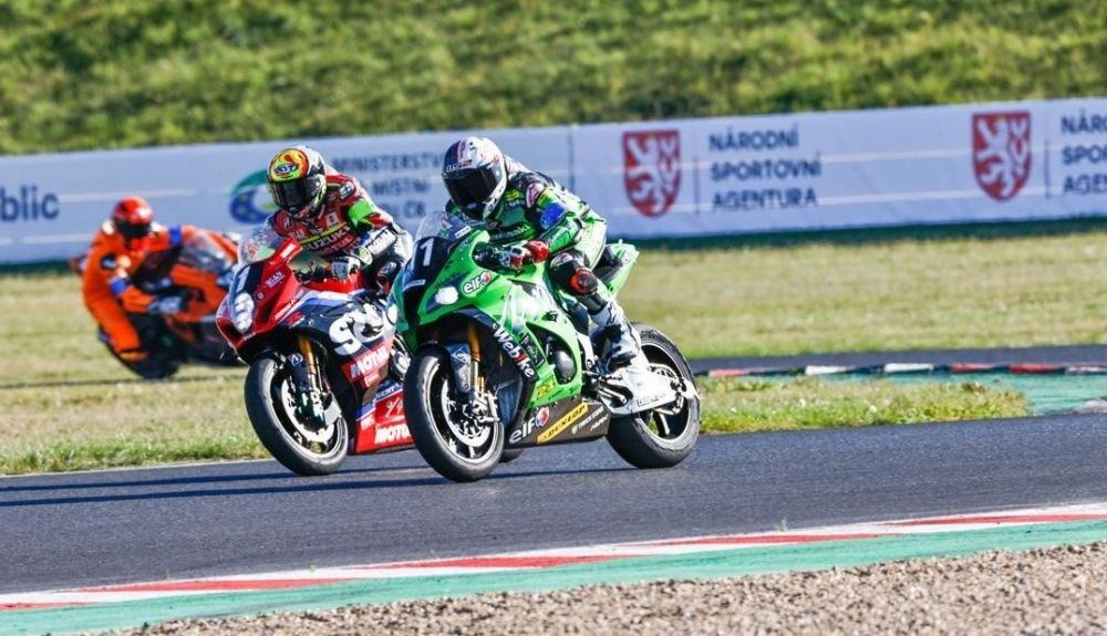 Yoshimura SERT y SRC Kawasaki han luchado por el podio hasta el final Yoshimura SERT y SRC Kawasaki han luchado por el podio hasta el final