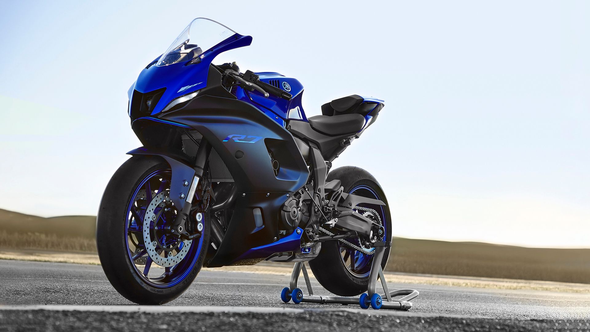 Yamaha R7 2022 Estatica 01