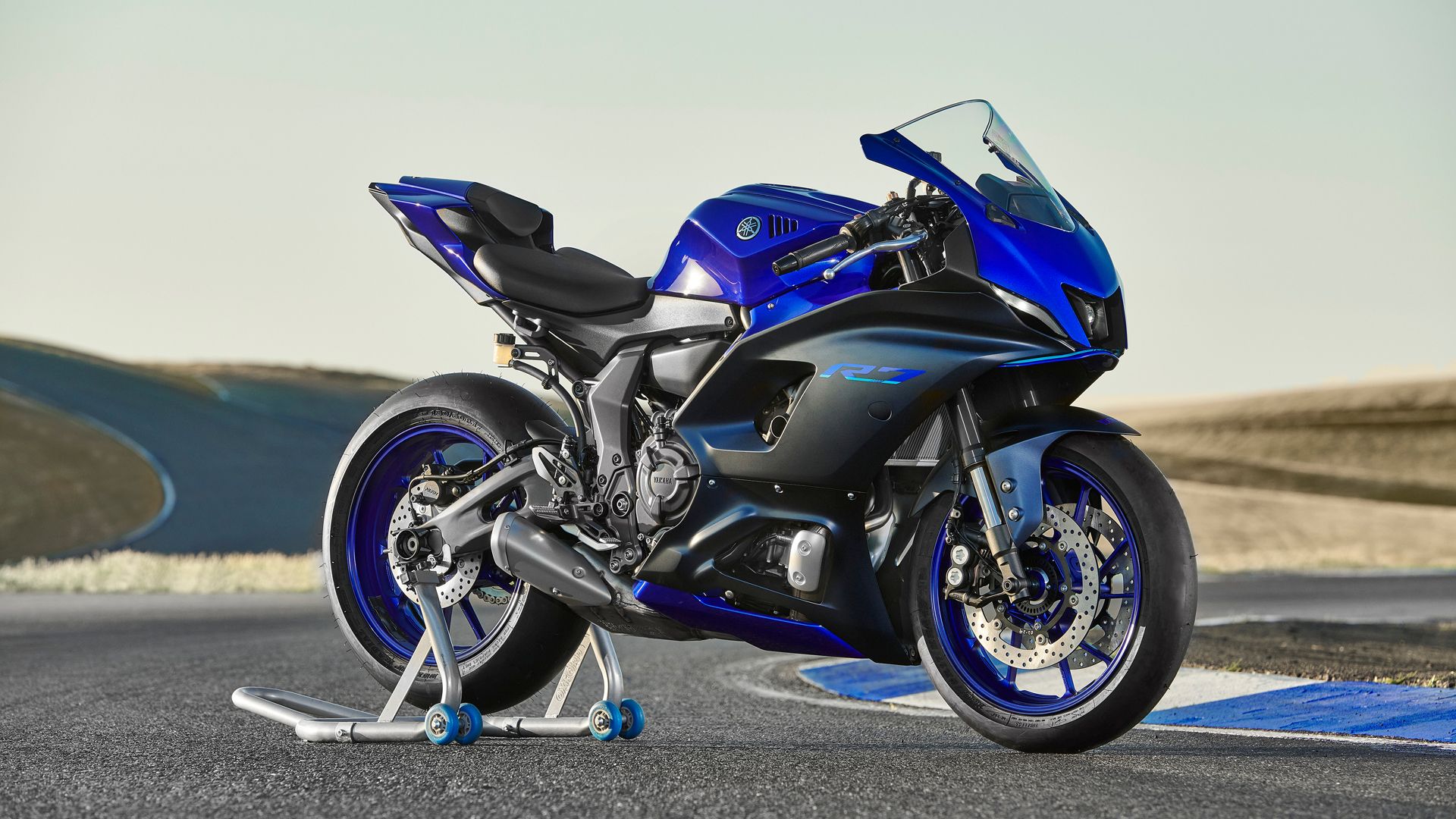 Yamaha R7 2022 Estatica 02