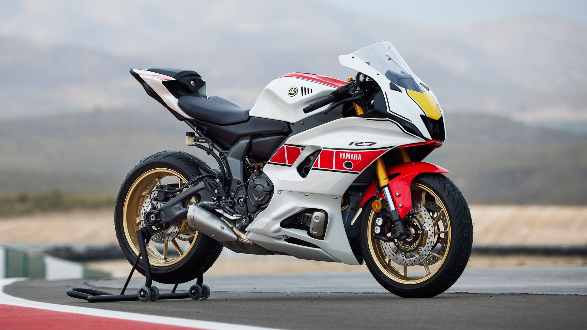 Yamaha R7 2022 Estatica 04