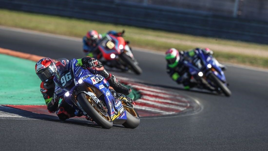 Moto AIN seguido por YART y ERC Ducati