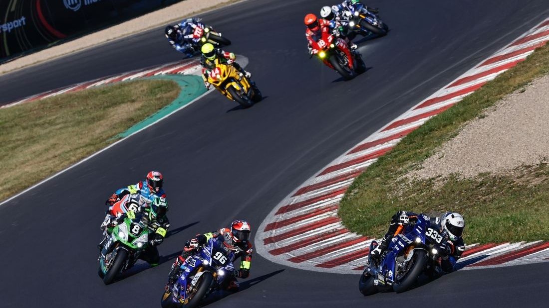 VRD seguido al inicio de carrera por Moto AIN, Bolliger y ERC Ducati