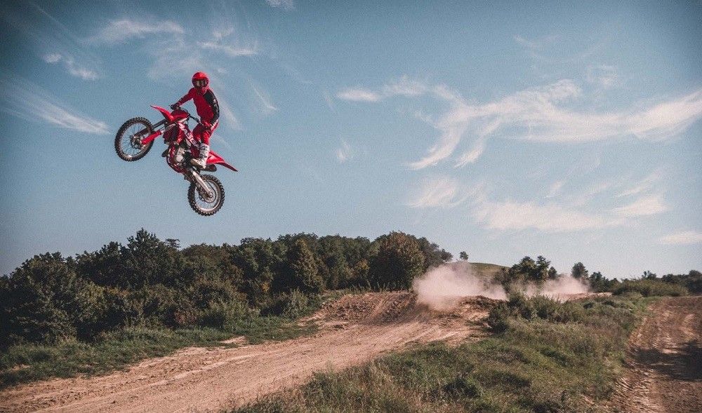 Espectacular toma de un salto. Fuente: Gas Gas