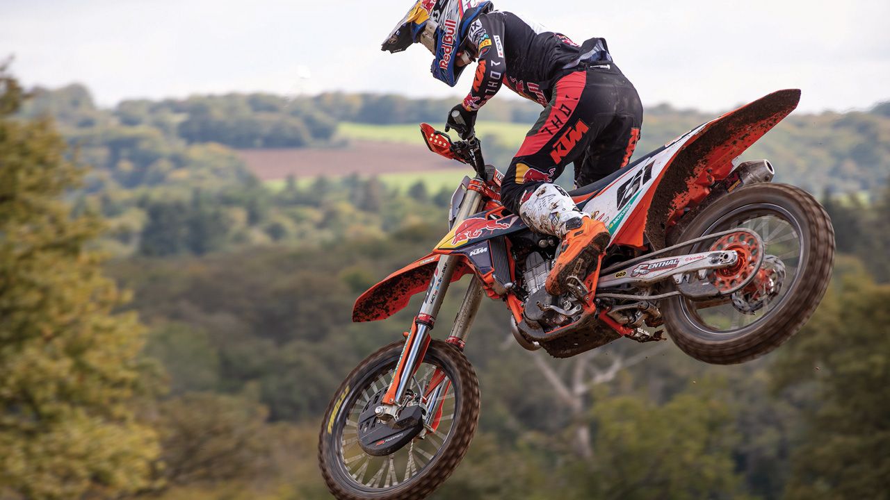 Jorge Prado levanta a la afición española con un segundo puesto ante el triunfo de Romain Febvre