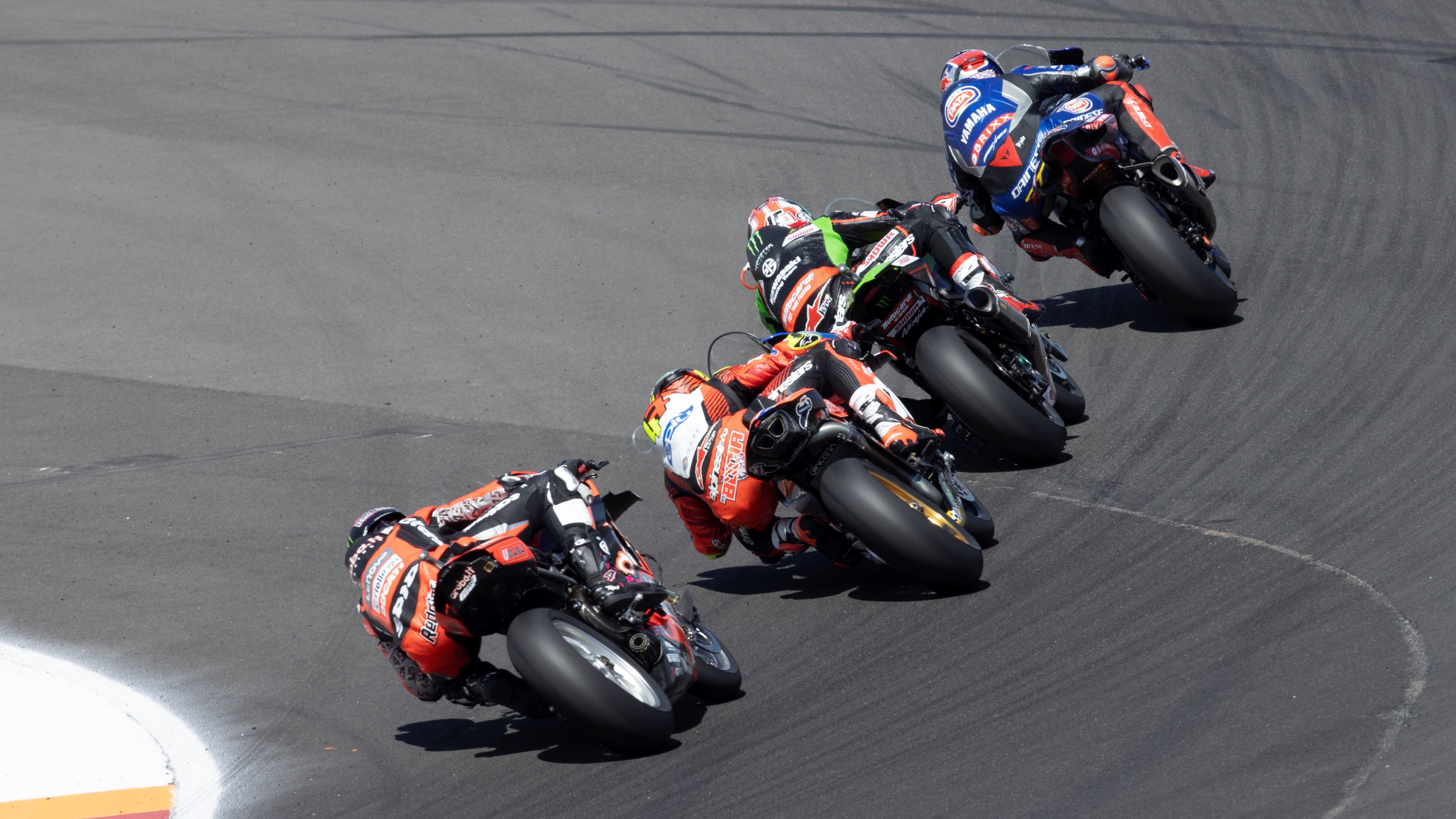 Toprak Razgatlioglu seguido por Jonathan Rea, Axel Bassani y Scott Redding