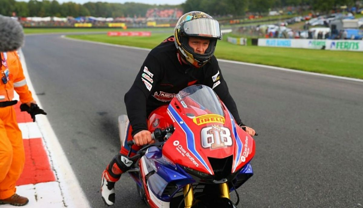 Tom Neave se ha proclamado campeón nacional de Superstock en el BSB Tom Neave se ha proclamado campeón nacional de Superstock en el BSB