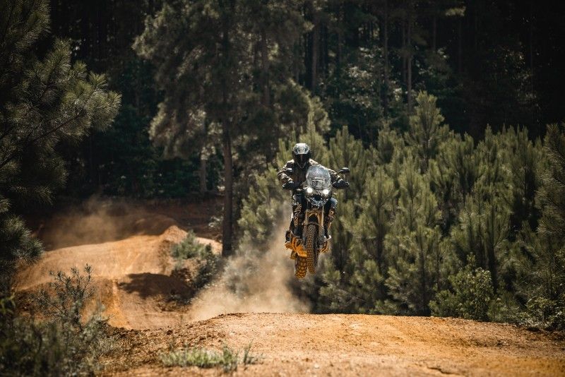 RICKY CARMICHAEL se sube a la Triumph Tiger 1200 