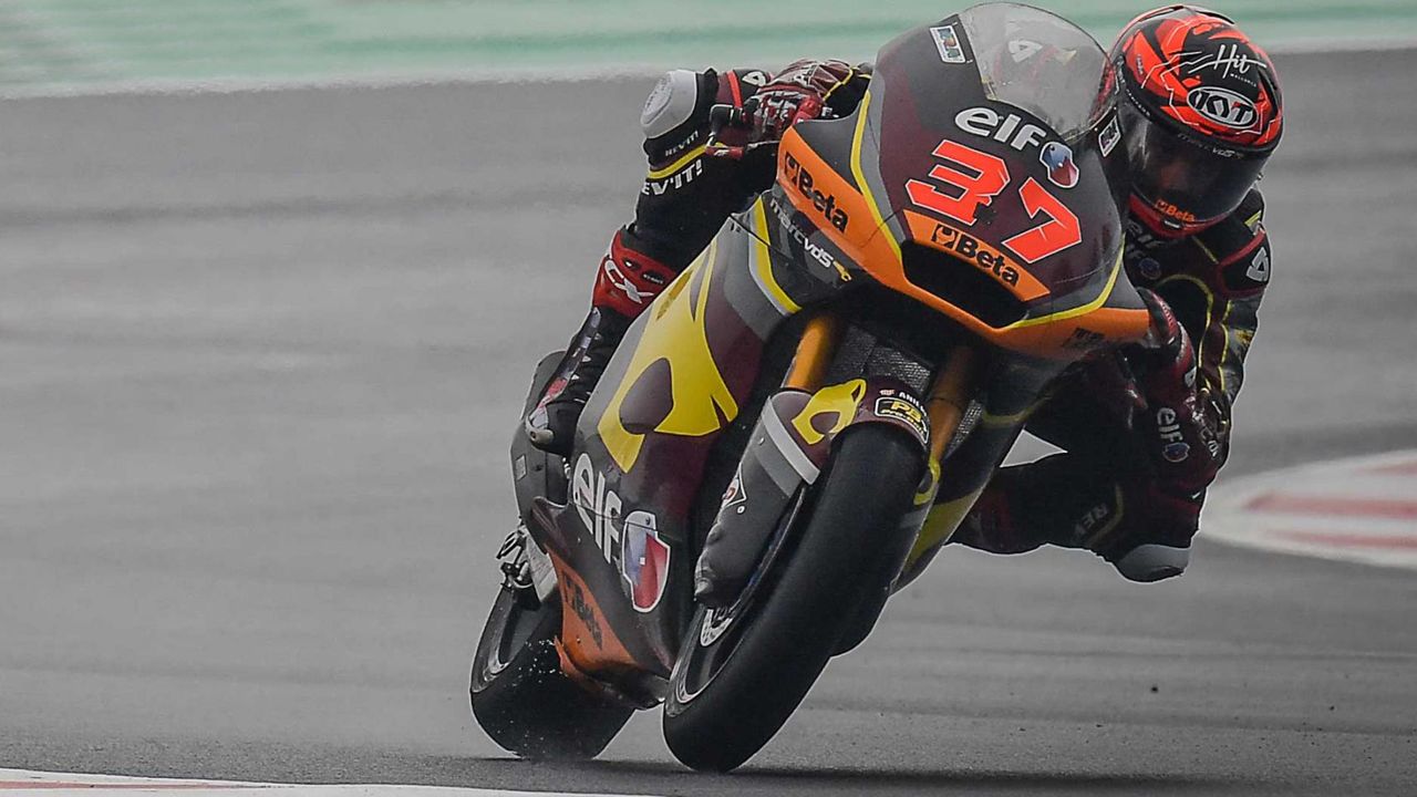 Augusto Fernandez comienza al frente de Moto2 en Misano