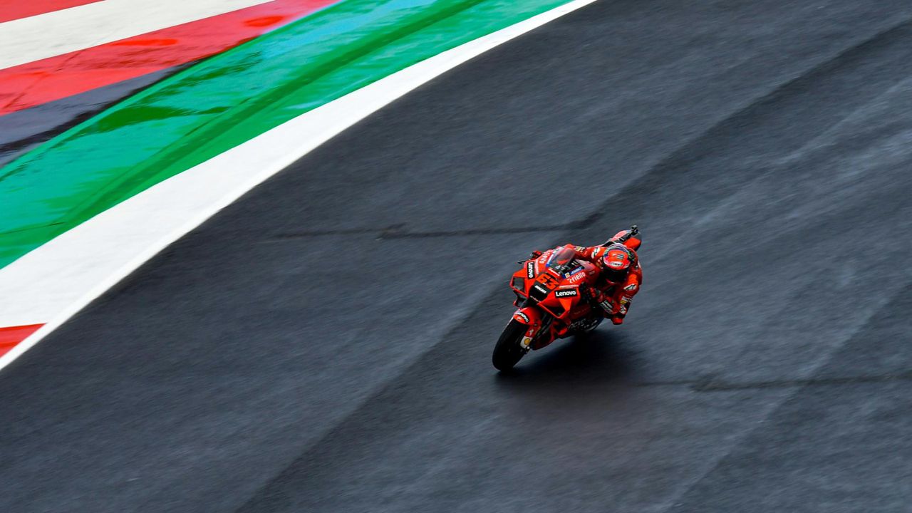 Pecco Bagnaia y Ducati se empeñan en mantener vivo el Mundial