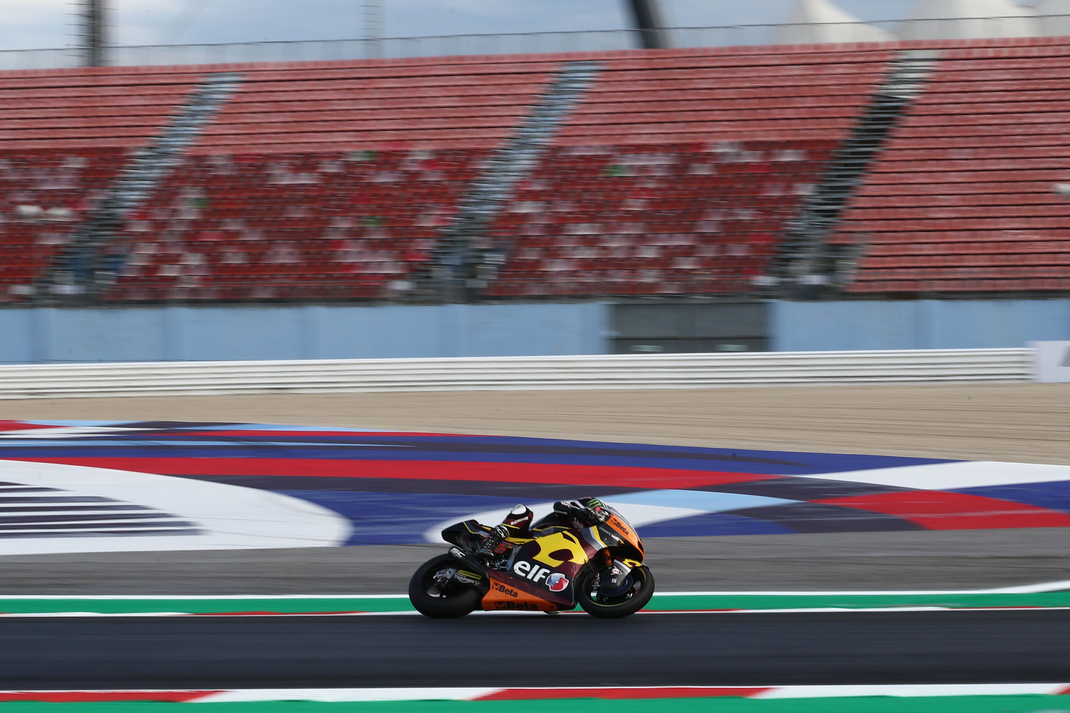 Pole de Sam Lowes y los candidatos al título de Moto2 velan armas el sábado