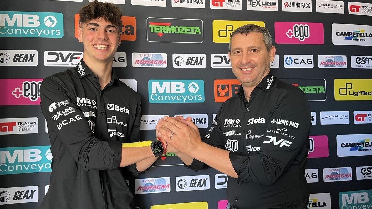 Fermín Aldeguer y Luca Boscoscuro escenifican el acuerdo que les unirá en Moto2 hasta 2024