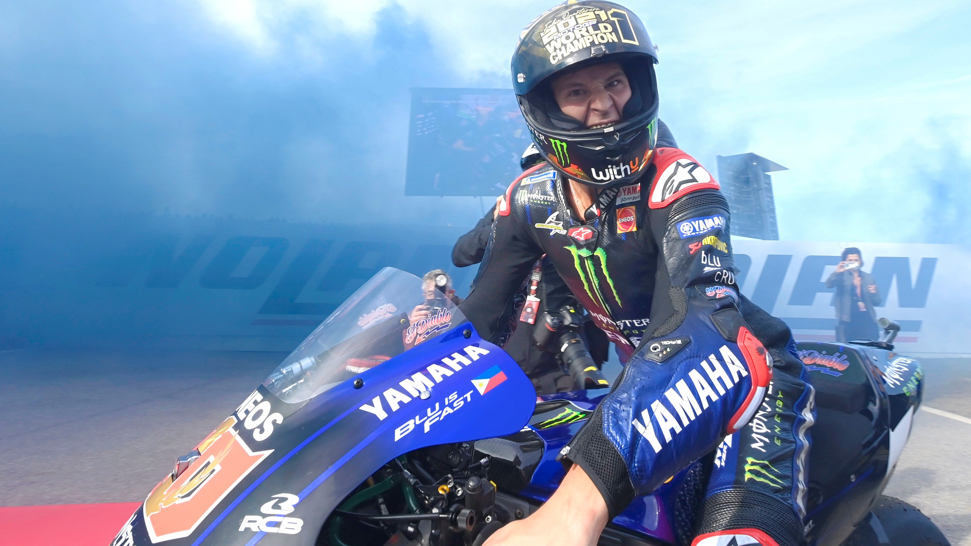 Fabio Quartararo sobre su Yamaha tras proclamarse campeón de MotoGP 2021