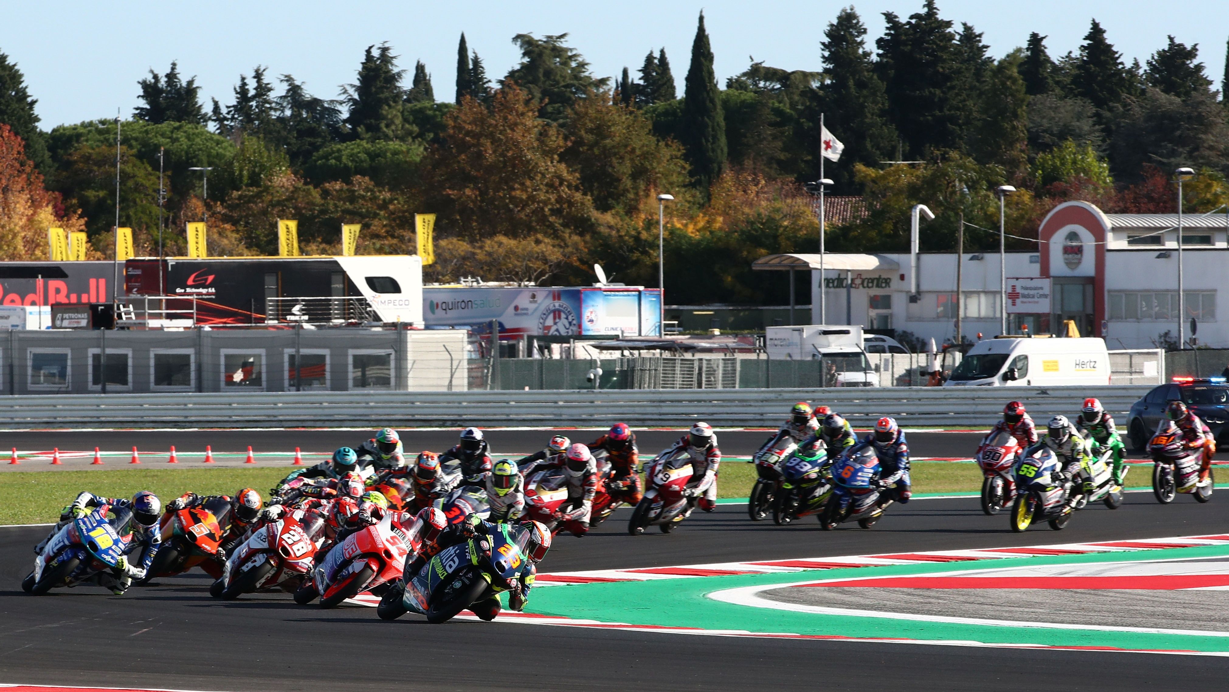 Niccolò Antonelli lidera en la salida ante Riccardo Rossi e Izan Guevara