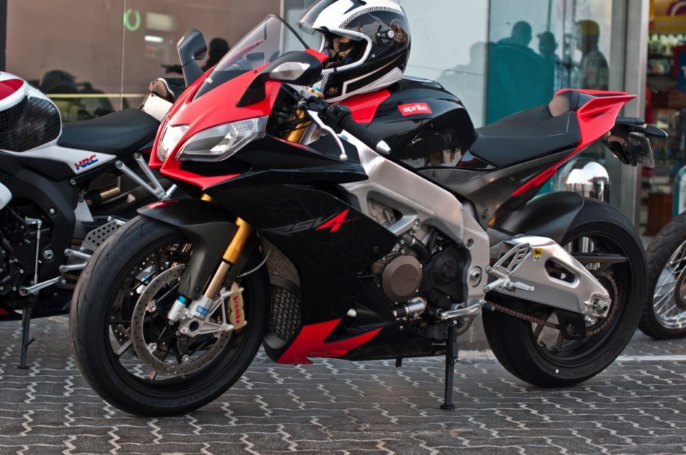 Aprilia con neumáticos Dunlop. Fuente: iStock/dmvaley