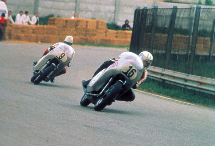 Paul Smart fallece en accidente de tráfico.