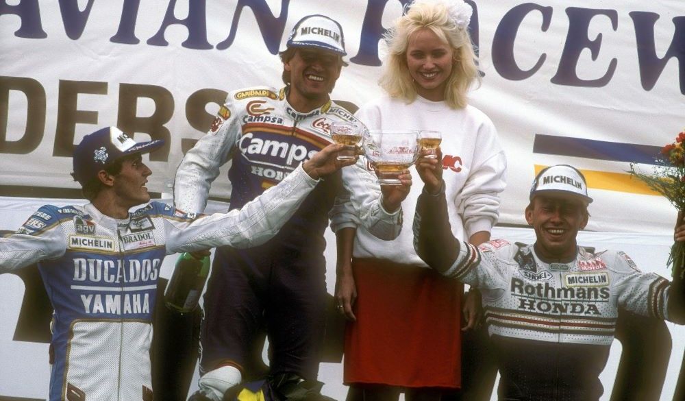 En plena rivalidad, Garriga, Pons y Sarron en el Gran Premio de Suecia de 1988. Fuente: Gold & Goose