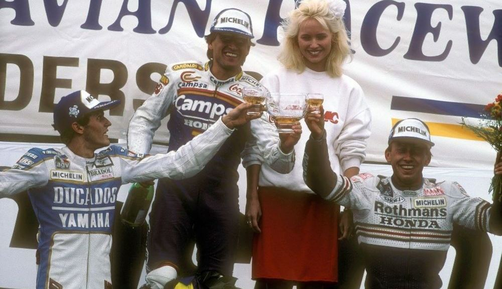 En plena rivalidad, Garriga, Pons y Sarron en el Gran Premio de Suecia de 1988. Fuente: Gold & Goose En plena rivalidad, Garriga, Pons y Sarron en el Gran Premio de Suecia de 1988. Fuente: Gold & Goose