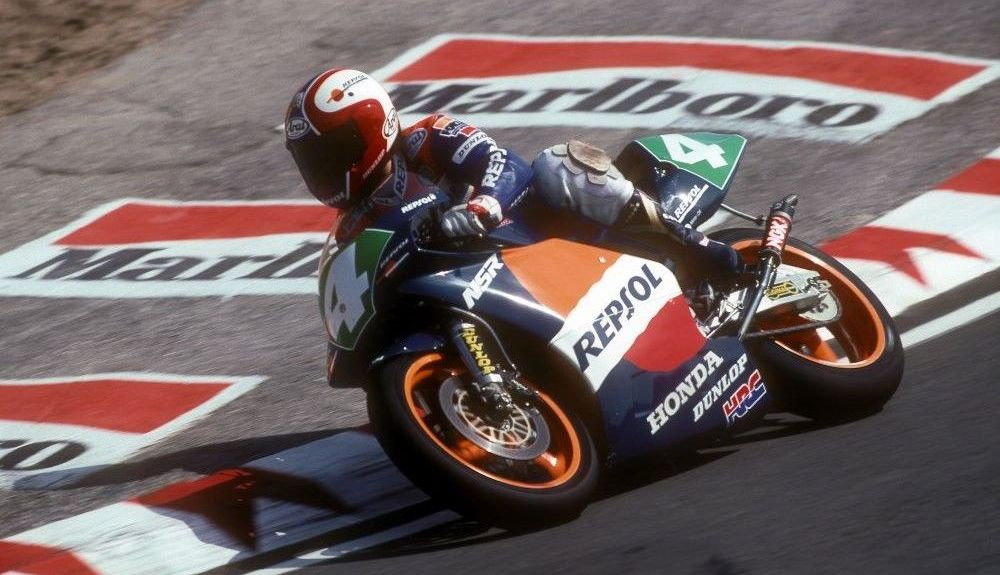 Carlos Cardus en el GP de Estados Unidos de 1990. Fuente: Gold & Goose. Carlos Cardus en el GP de Estados Unidos de 1990. Fuente: Gold & Goose.