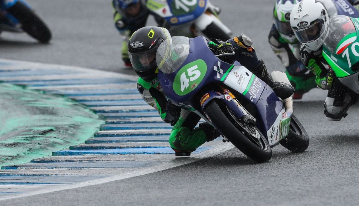 Álex Longarela es el campeón de España del ESBK Moto4 2021