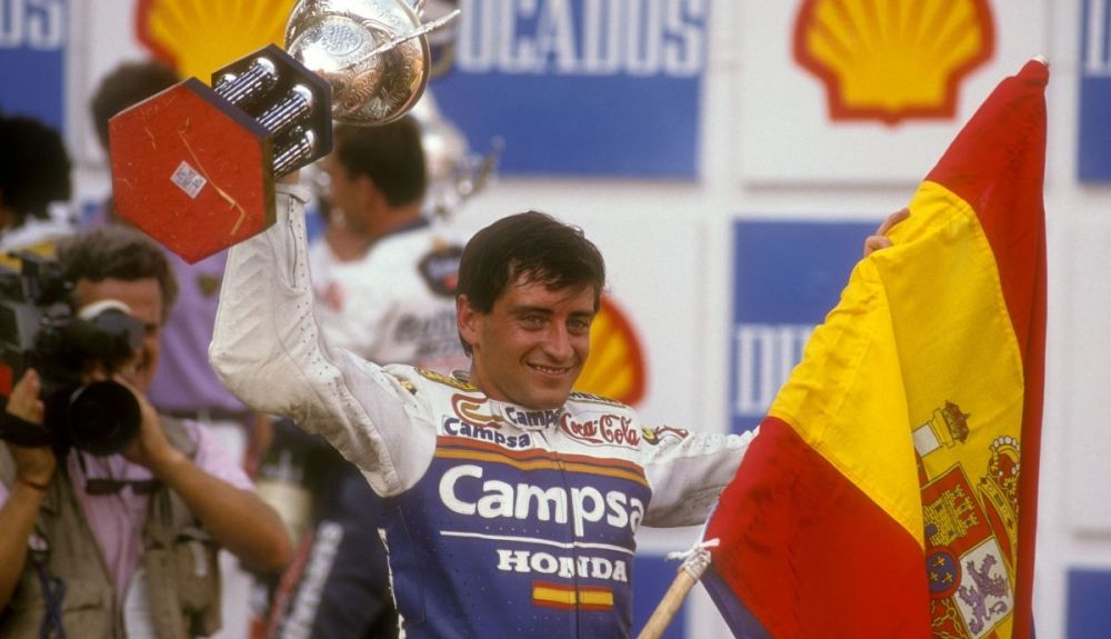 Sito Pons de joven celebrando una victoria con el equipo Honda / GoldandGoose Sito Pons de joven celebrando una victoria con el equipo Honda / GoldandGoose
